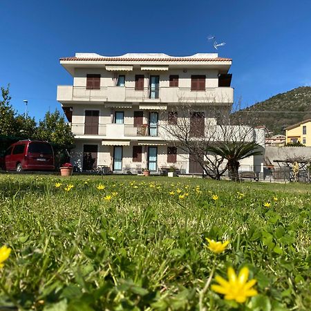 I Fiori Di Pietra Aparthotel Pietra Ligure Εξωτερικό φωτογραφία