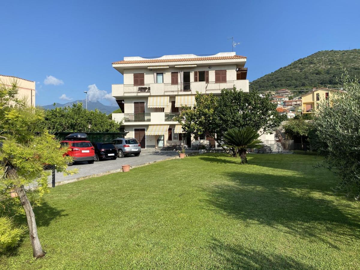 I Fiori Di Pietra Aparthotel Pietra Ligure Εξωτερικό φωτογραφία