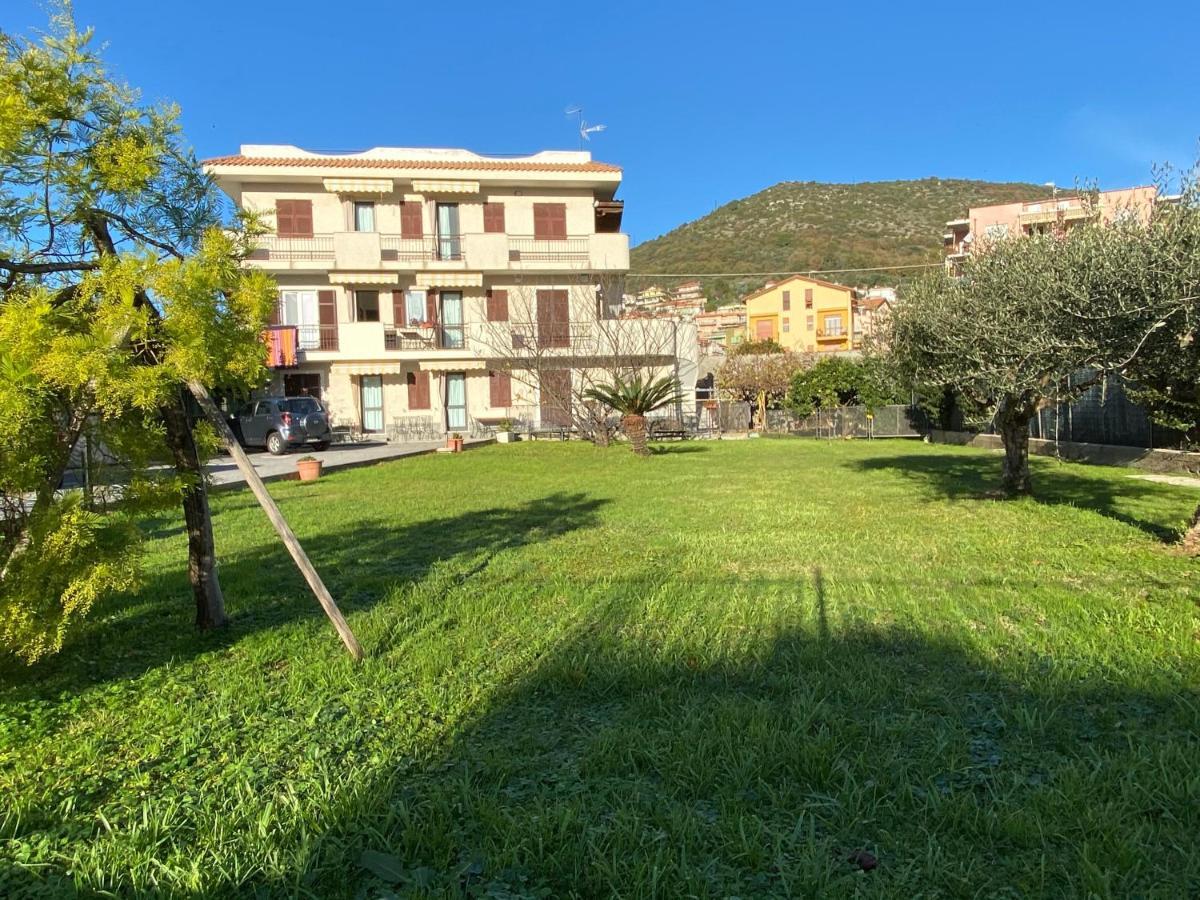 I Fiori Di Pietra Aparthotel Pietra Ligure Εξωτερικό φωτογραφία