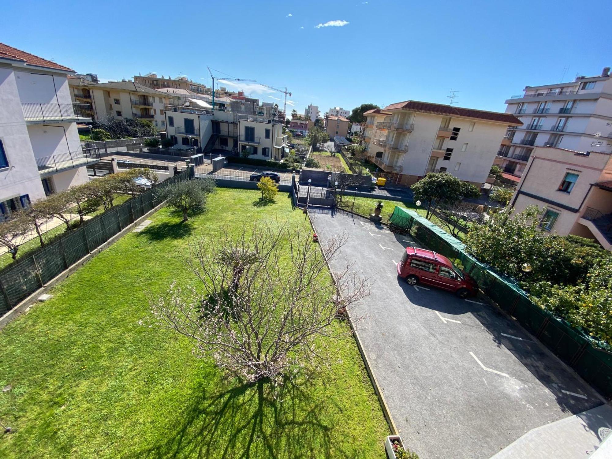 I Fiori Di Pietra Aparthotel Pietra Ligure Εξωτερικό φωτογραφία