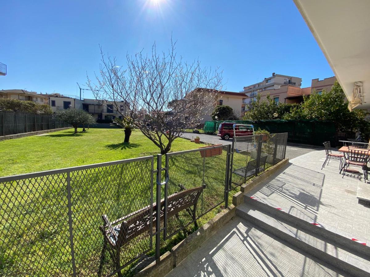 I Fiori Di Pietra Aparthotel Pietra Ligure Εξωτερικό φωτογραφία