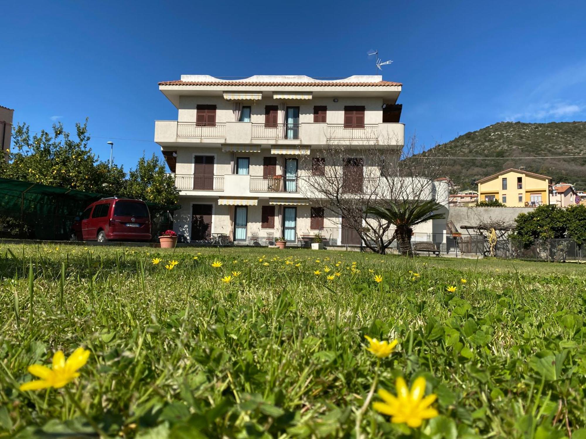I Fiori Di Pietra Aparthotel Pietra Ligure Εξωτερικό φωτογραφία