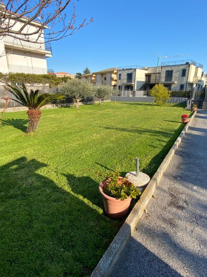 I Fiori Di Pietra Aparthotel Pietra Ligure Εξωτερικό φωτογραφία