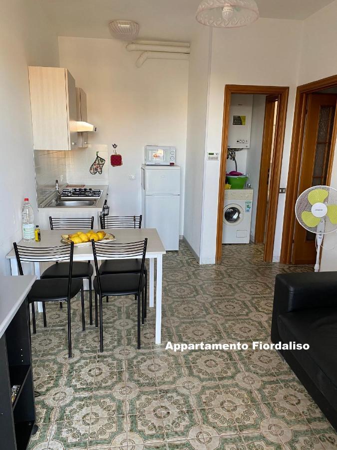 I Fiori Di Pietra Aparthotel Pietra Ligure Εξωτερικό φωτογραφία